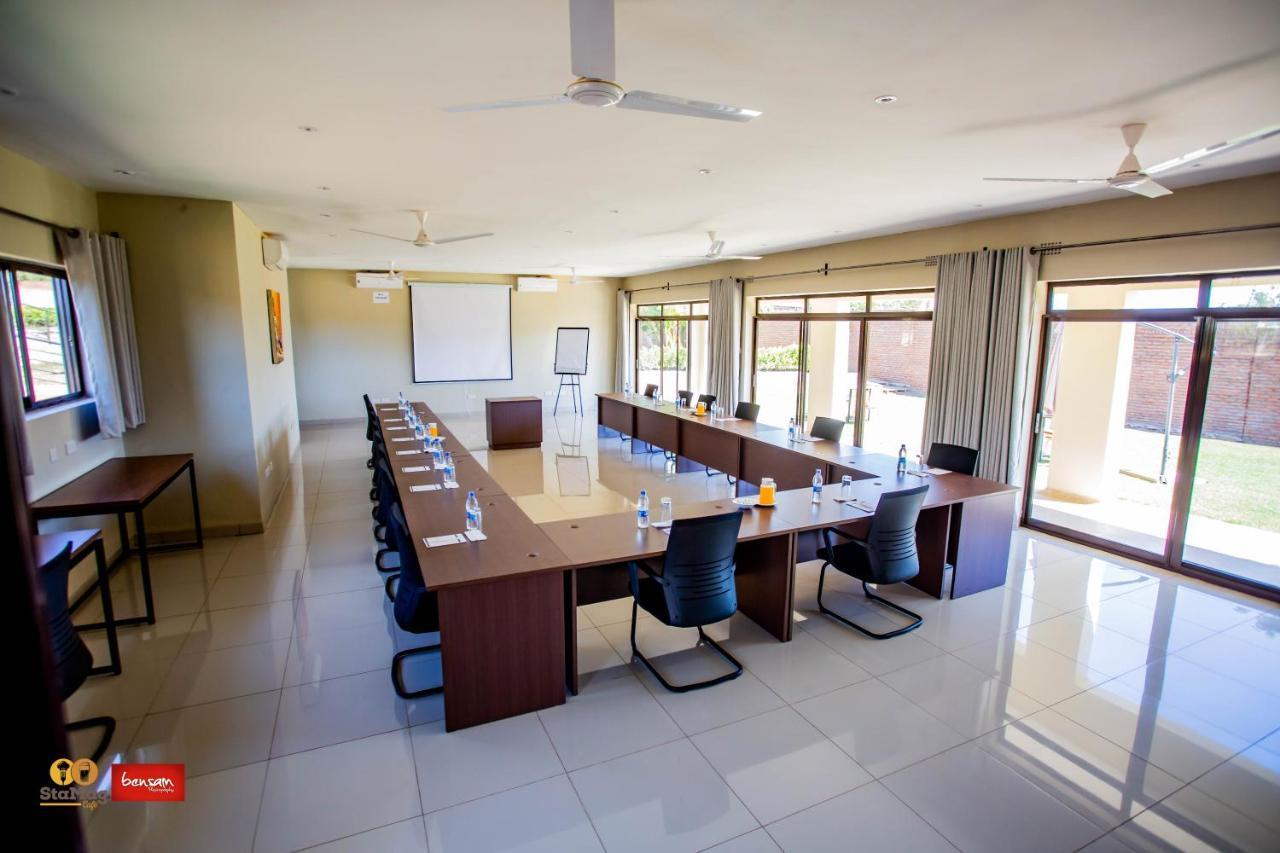 Douglas Lodge & Apartments Lilongwe Exteriör bild