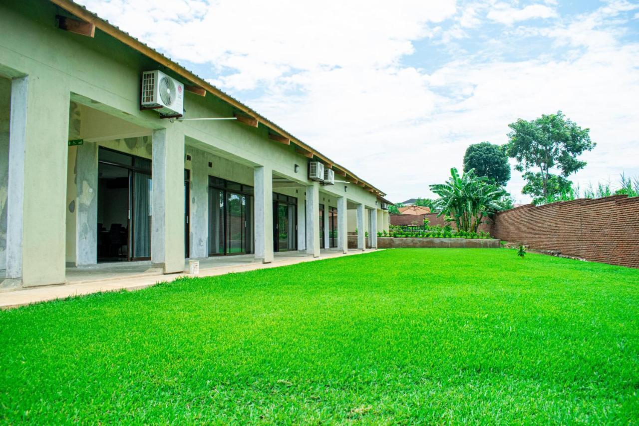 Douglas Lodge & Apartments Lilongwe Exteriör bild