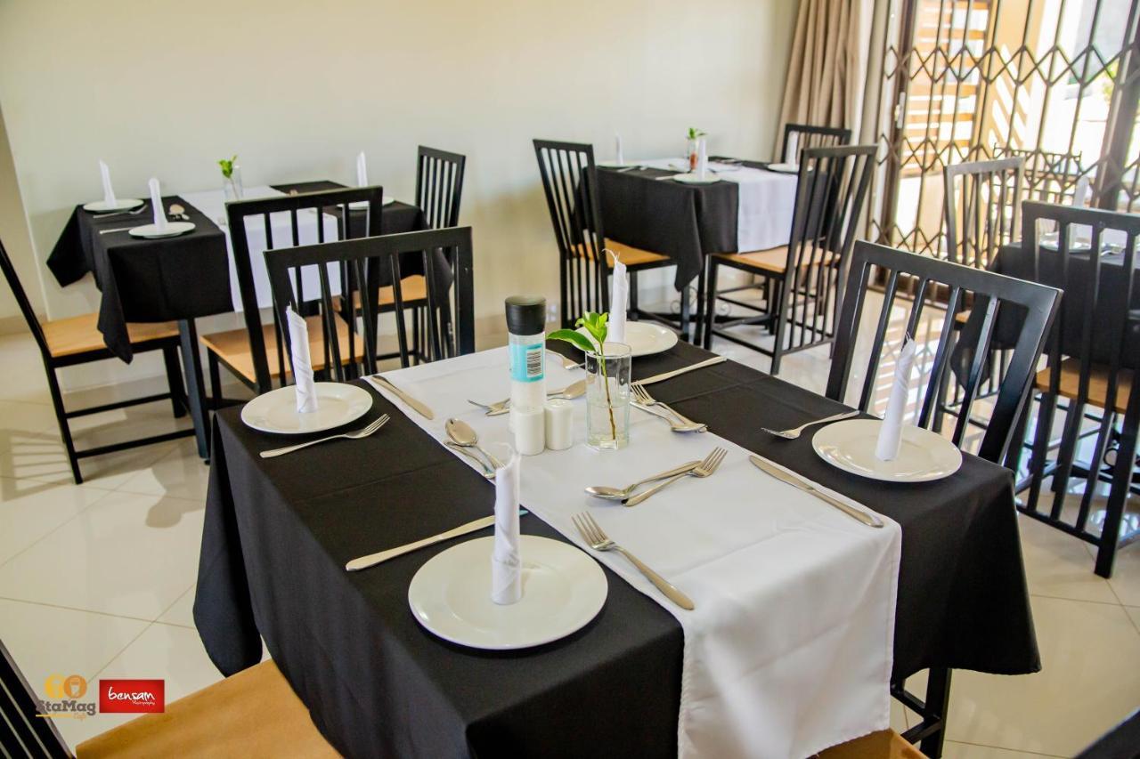 Douglas Lodge & Apartments Lilongwe Exteriör bild