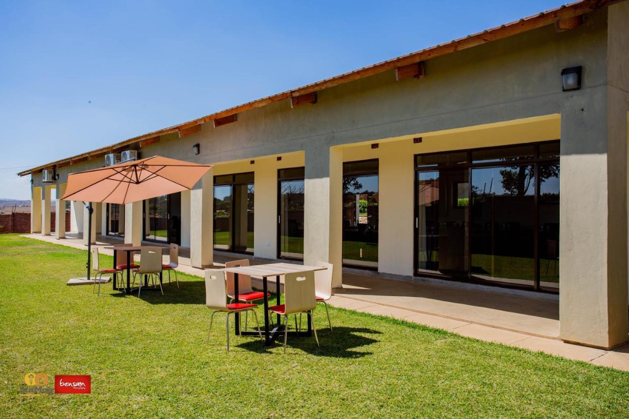 Douglas Lodge & Apartments Lilongwe Exteriör bild