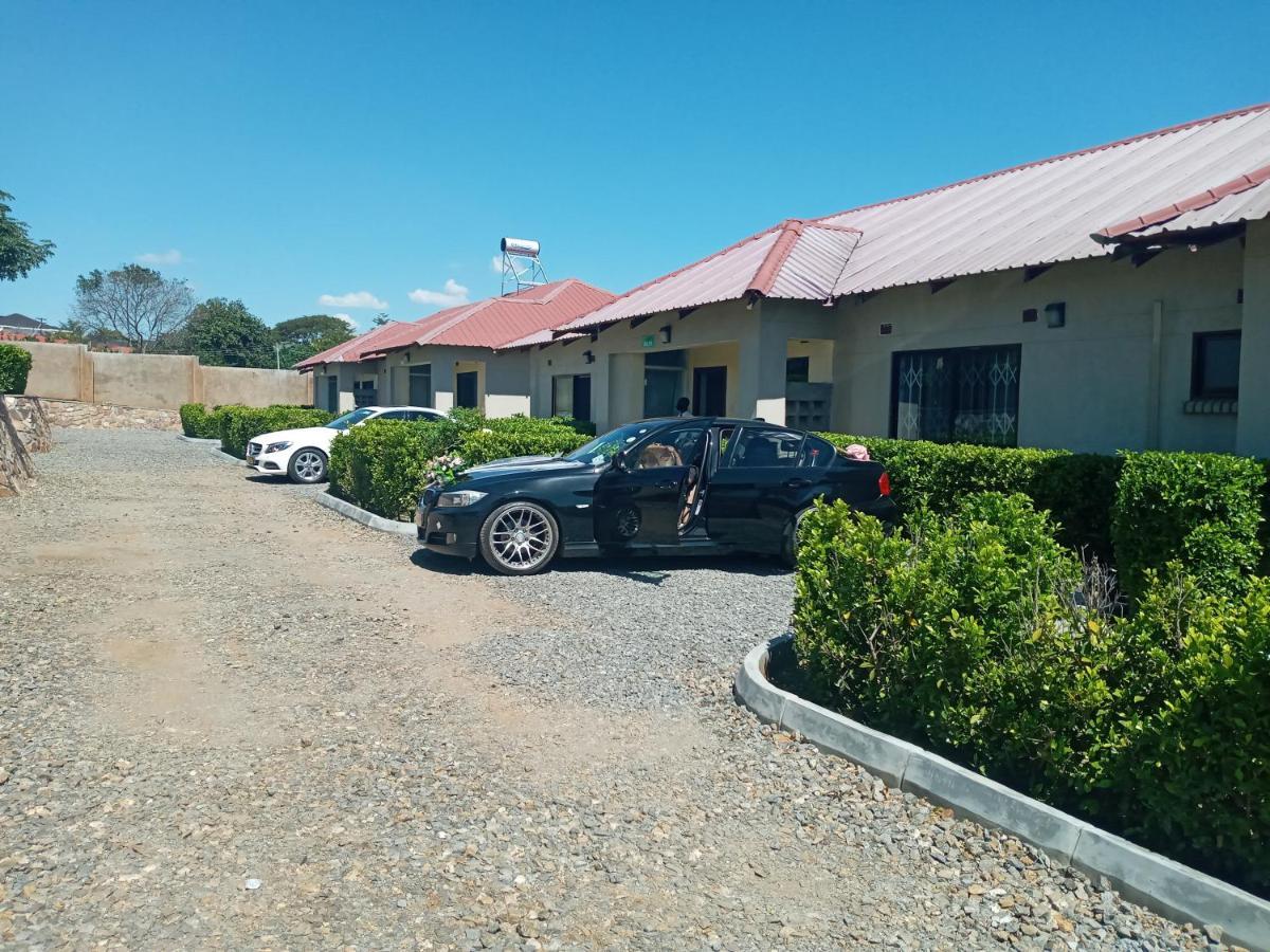 Douglas Lodge & Apartments Lilongwe Exteriör bild