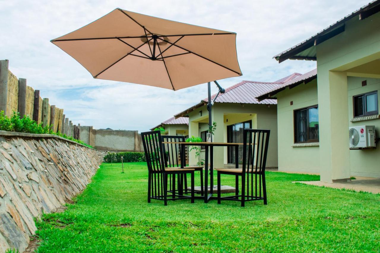 Douglas Lodge & Apartments Lilongwe Exteriör bild